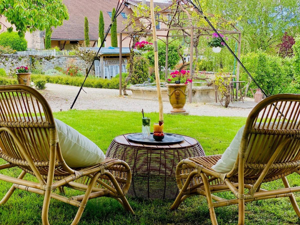 Hotel Domaine De Suzel Vignieu Esterno foto