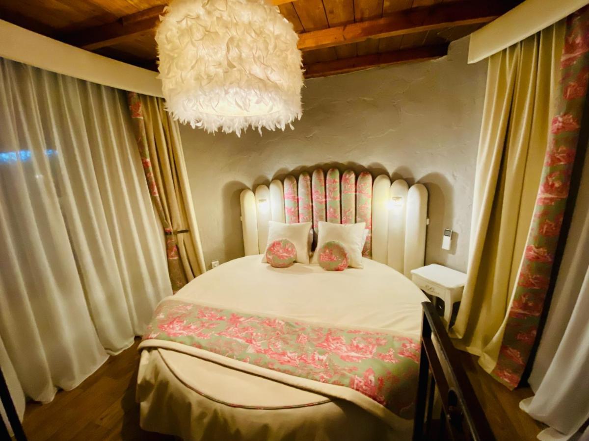 Hotel Domaine De Suzel Vignieu Esterno foto