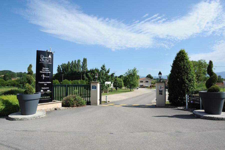 Hotel Domaine De Suzel Vignieu Esterno foto
