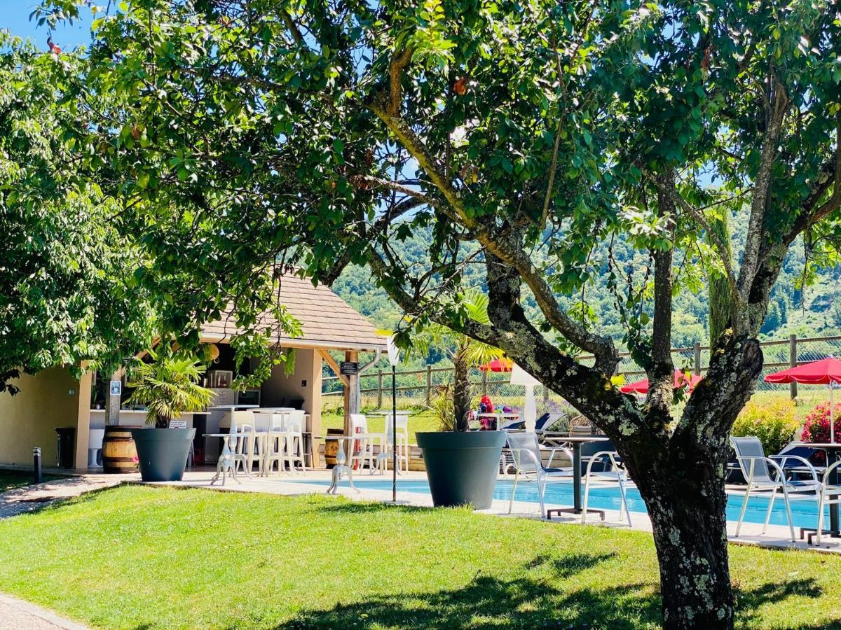 Hotel Domaine De Suzel Vignieu Esterno foto