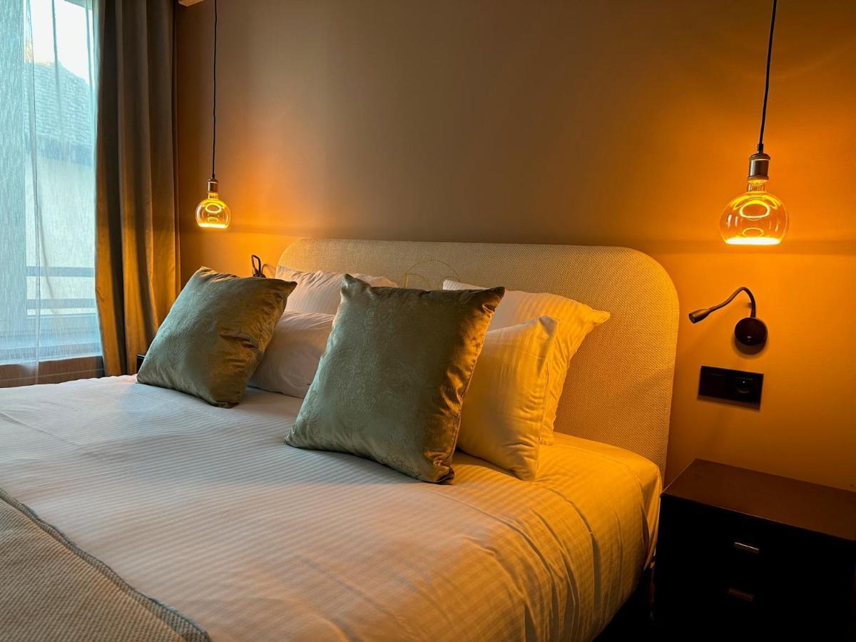 Hotel Domaine De Suzel Vignieu Esterno foto