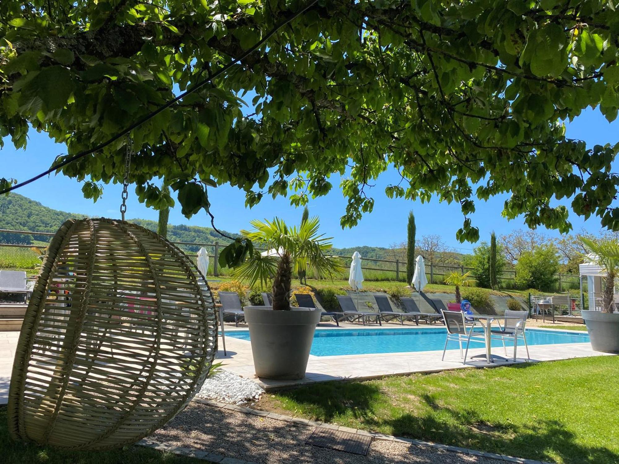 Hotel Domaine De Suzel Vignieu Esterno foto