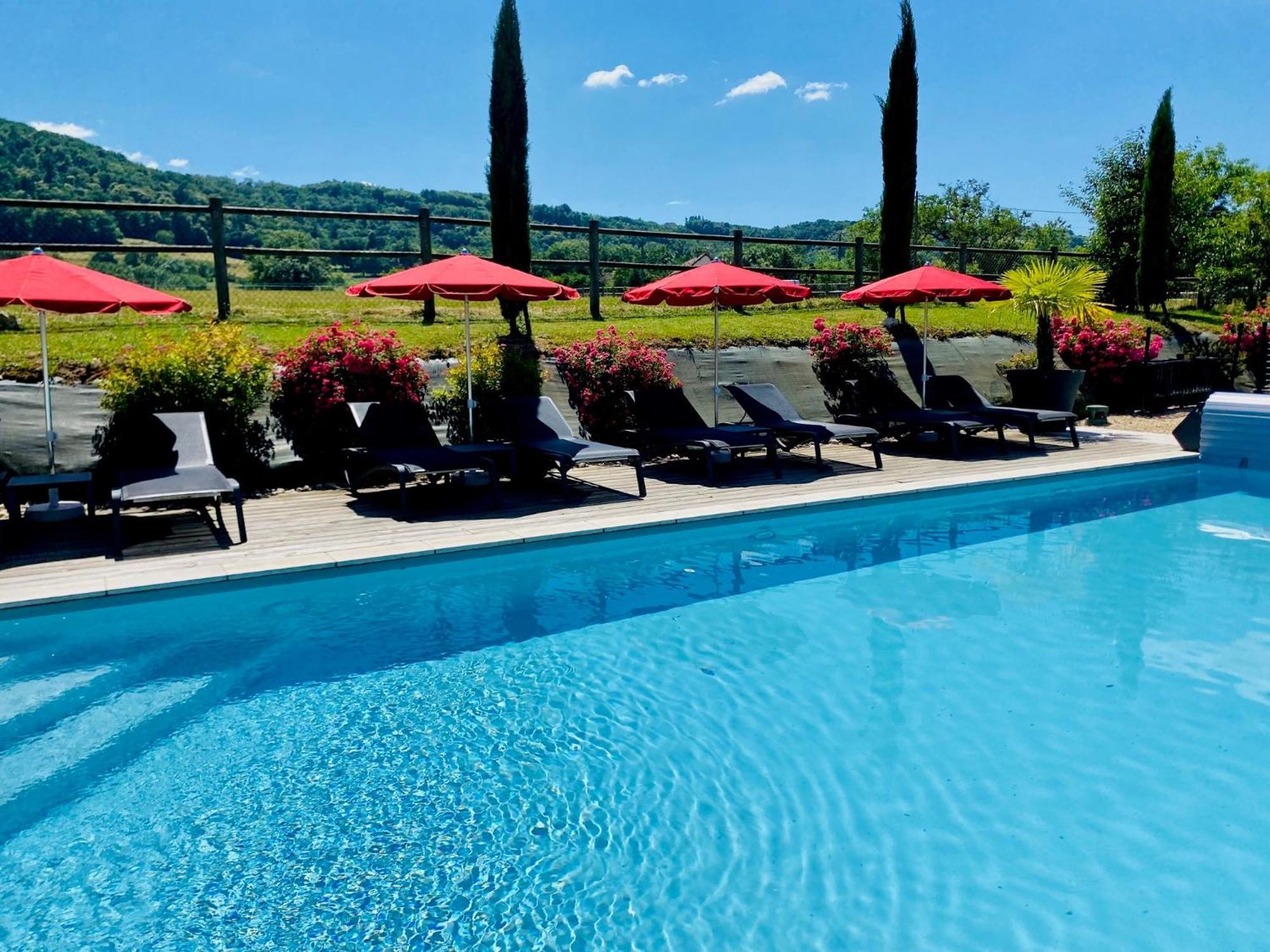 Hotel Domaine De Suzel Vignieu Esterno foto